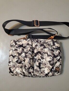 Lululemon Hip To Be Free Black White Camo Crossbody Purse Handbag